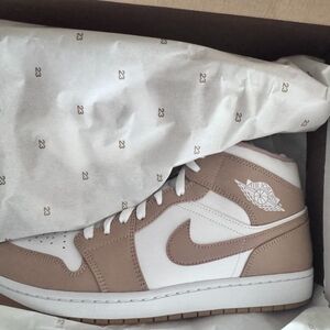 Air Jordan 1 Mid "Tan Gum"